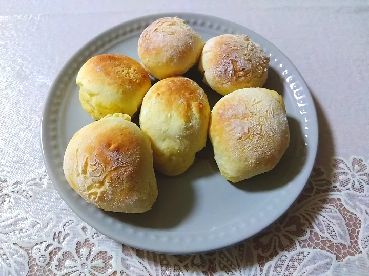 トースターでパン♥️
(ホットケーキミックス200g、
プレーンヨーグルト100g、卵1個、
おからパウダー大さじ3)
ネバネバしてるので丸める時小麦粉を
手につけて丸めました!
*小麦粉適量振って丸めるも良いかも!
トースター180度で5分*最後らへん見ながら|m.rafuさん