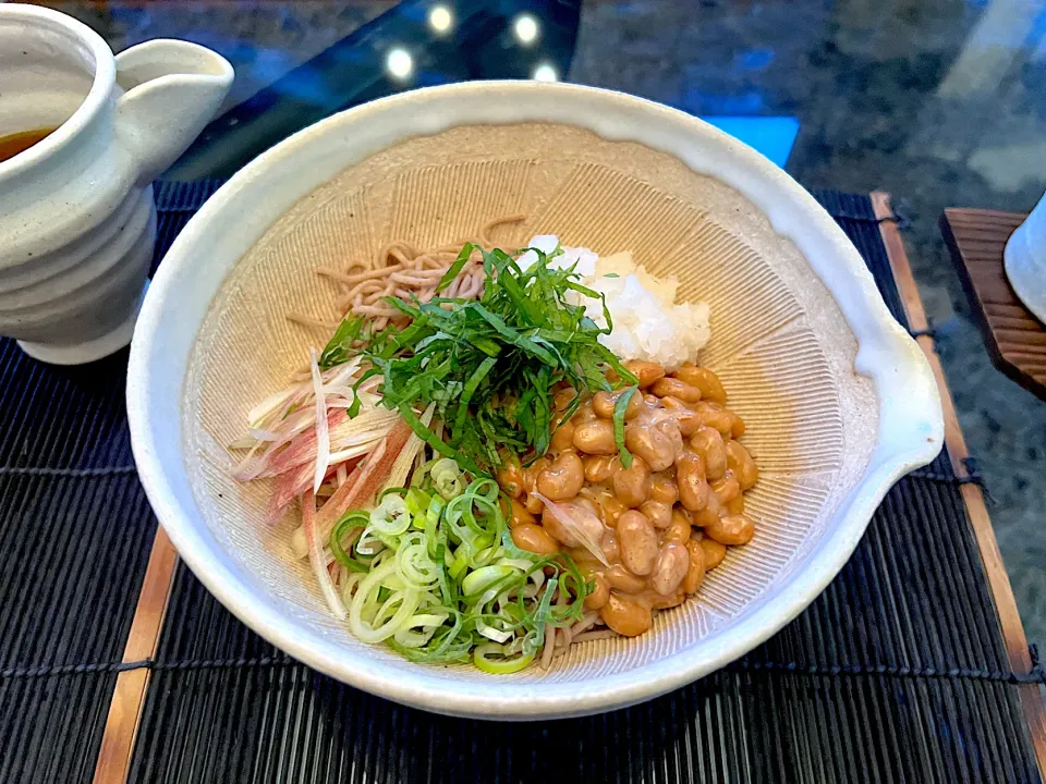 休日の朝ごはんは、納豆おろし蕎麦♪|yokoさん