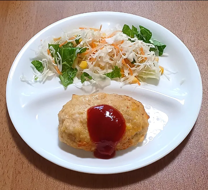 ポークハンバーグ
サラダ
ご飯🍚
キムチ|ナナさん