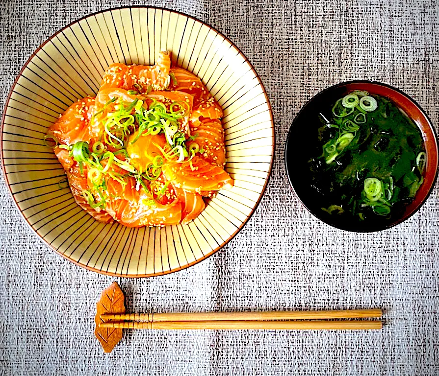 サーモンの塩ユッケ丼|ゆきっちん(・8・)さん