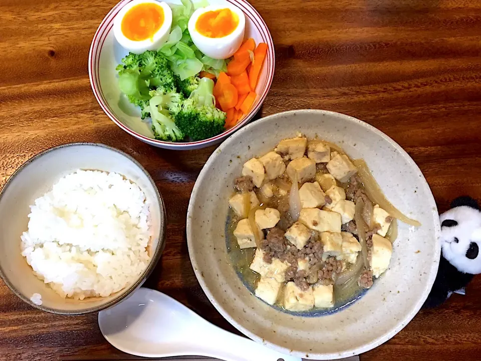 子供達が作ってくれた♪辛くない麻婆豆腐と茹で野菜🥕|りんごさん