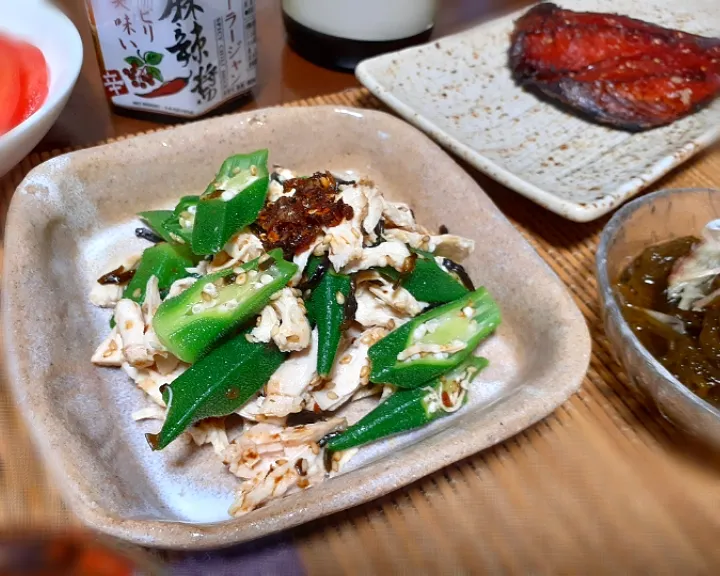 ささ身とオクラ塩昆布和え
麻辣醤のせ🌿|びせんさん