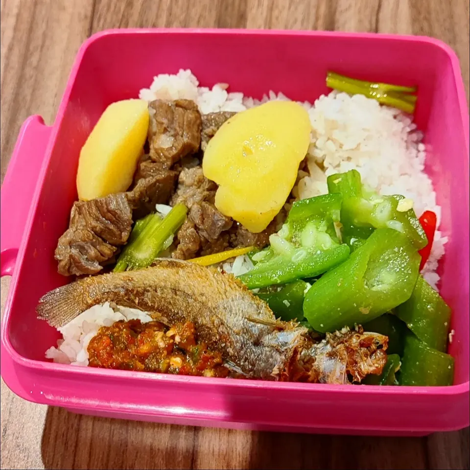 Snapdishの料理写真:Mix Rice
- Sup Daging
- Sayur Petola
- Ikan Masin
- Sambal Belacan|simatasepetさん