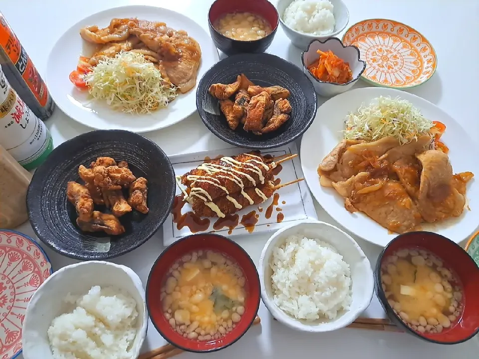 Snapdishの料理写真:夕食(*^^*)
豚肉しょうが焼き&サラダ🥗
サバの唐揚げ
うずらの卵フライ
キムチ
お味噌汁(豆腐、ワカメ、天かす)|プリン☆さん