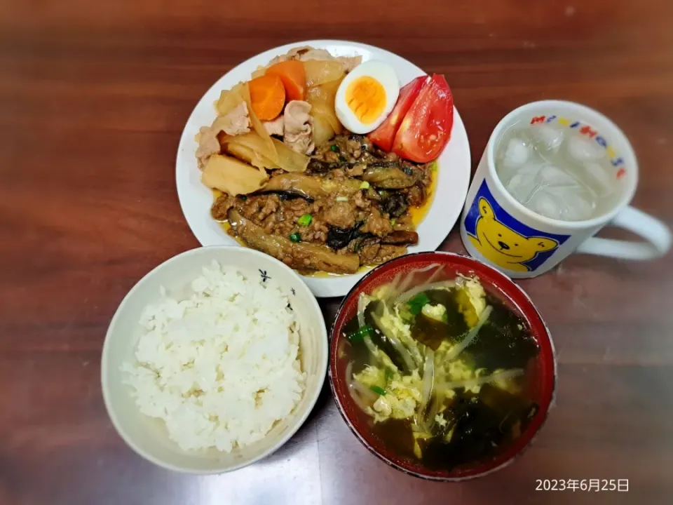 Snapdishの料理写真:2023年6月25日の晩ご飯
麻婆茄子
肉じゃが
冷やしトマト
わかめともやしのかき玉汁
焼酎水割り|ソラ♂のご飯さん