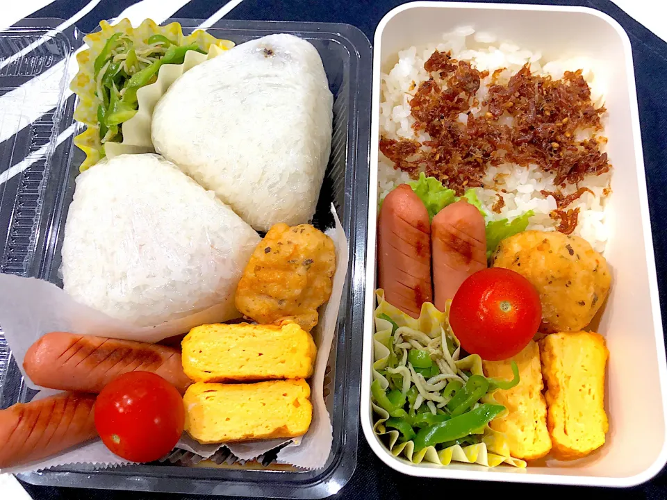 しゃけおにぎり、しそ昆布おにぎり、金ゴマおかかご飯、たまご焼き、ウインナー、レモンバジルチキン、ピーマンとしらすのお浸し、ミニトマト|きらきらさん