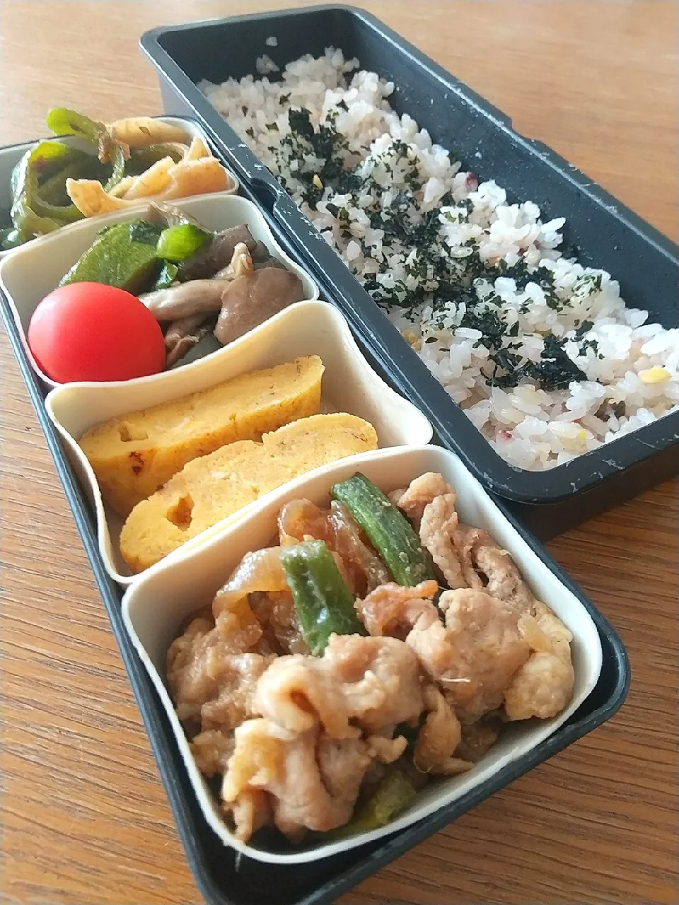 Snapdishの料理写真:豚のしょうが焼き弁当|まきごろうさん