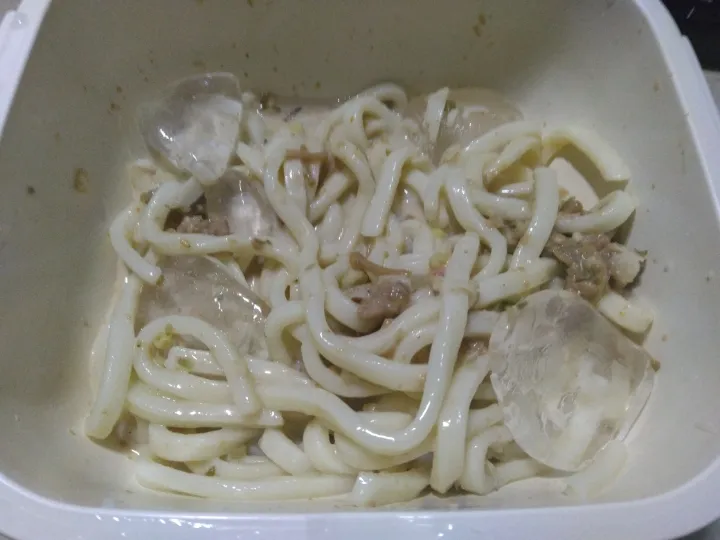 なめ茸と肉そぼろ入り胡麻ダレ冷やしうどん|darkbaronさん