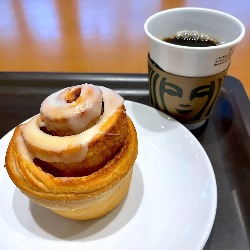 Snapdishの料理写真:シナモンロール
ドリップコーヒー|T. Wonderさん