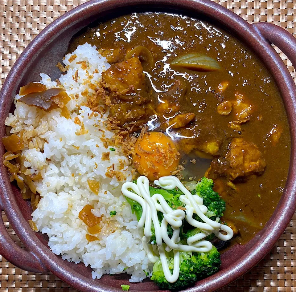 ごろごろチキンカレー680円🍛＋α|すくらんぶるえっぐさん