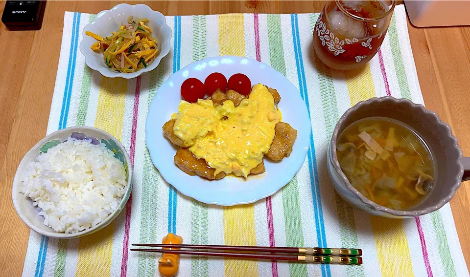 卵タルタルチキン南蛮、トマト、もやしきゅうり卵ハム酢ごま油和え、ハム白菜にんじんスープ|world_herさん