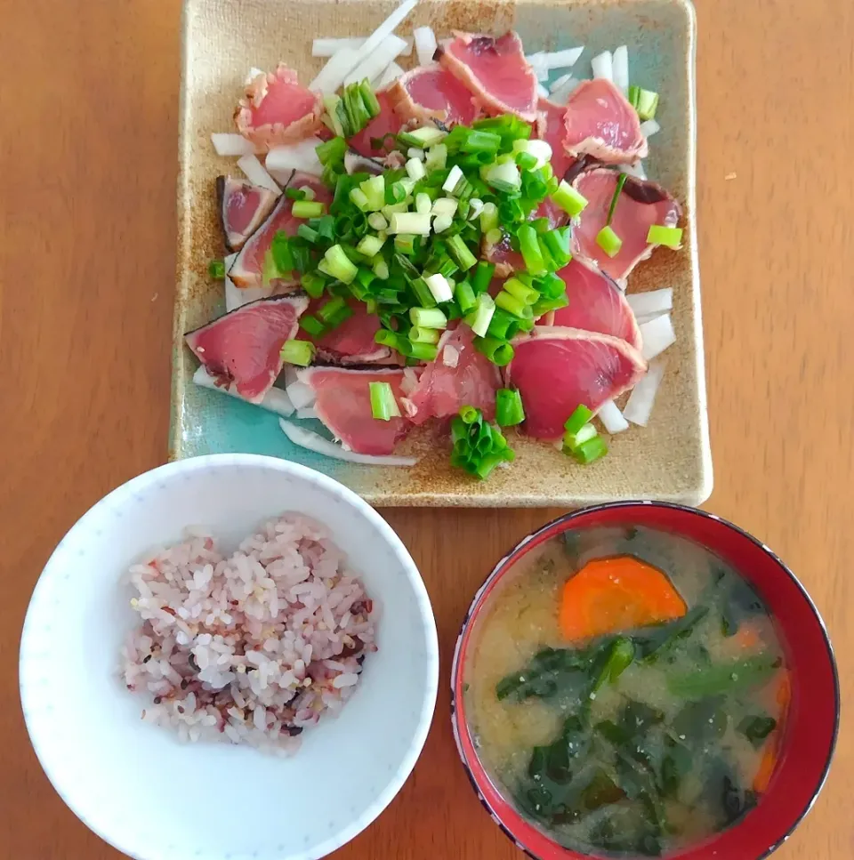 2023 0719　カツオのたたきネギだれカルパッチョ　ほうれん草とにんじんのお味噌汁|いもこ。さん