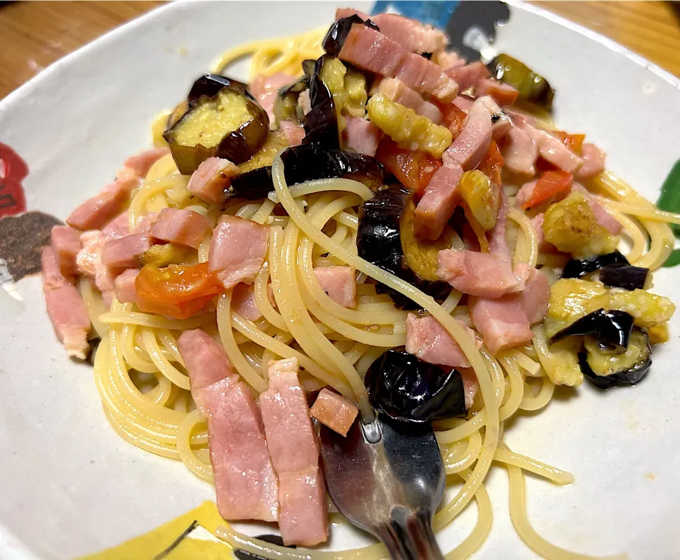 ベーコンと夏野菜の白ワインパスタ🍝|buhizouさん