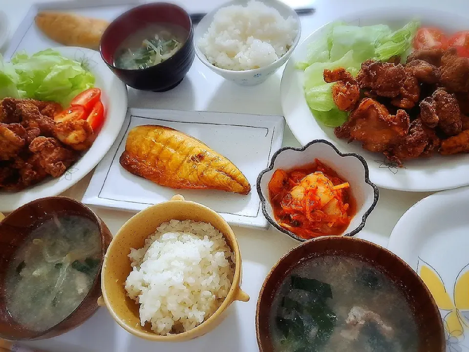 Snapdishの料理写真:夕食(*^^*)
塩こうじ味噌唐揚げ&サラダ🥗
塩サバ焼
キムチ
とんこつ風スープ|プリン☆さん