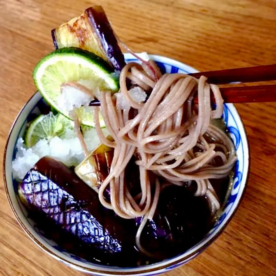 Snapdishの料理写真:冷やし茄子の酢橘おろし蕎麦で朝ごはん|ばくあんしゃさん