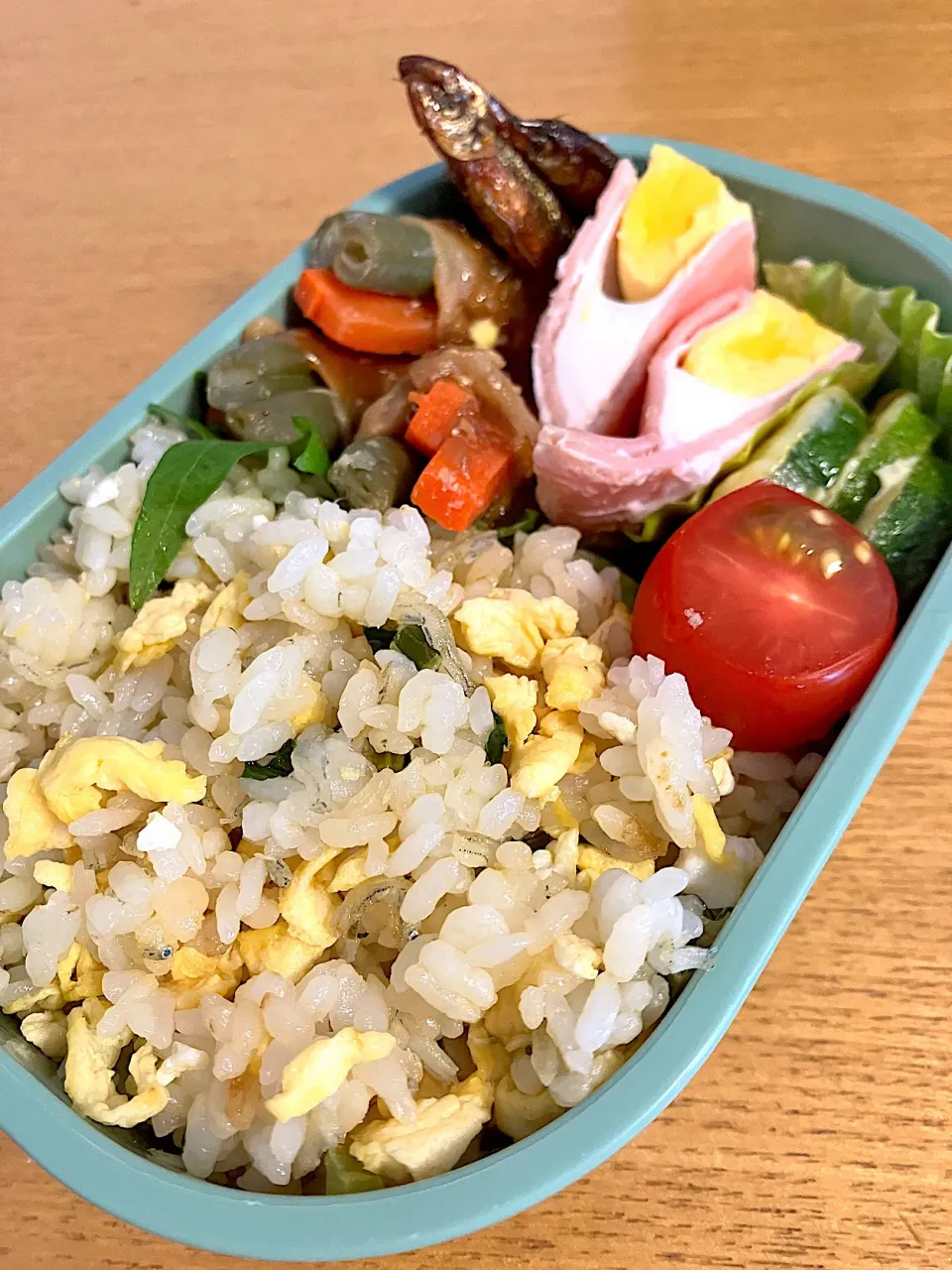 Snapdishの料理写真:小松菜シラス炒飯弁当|杏都さん