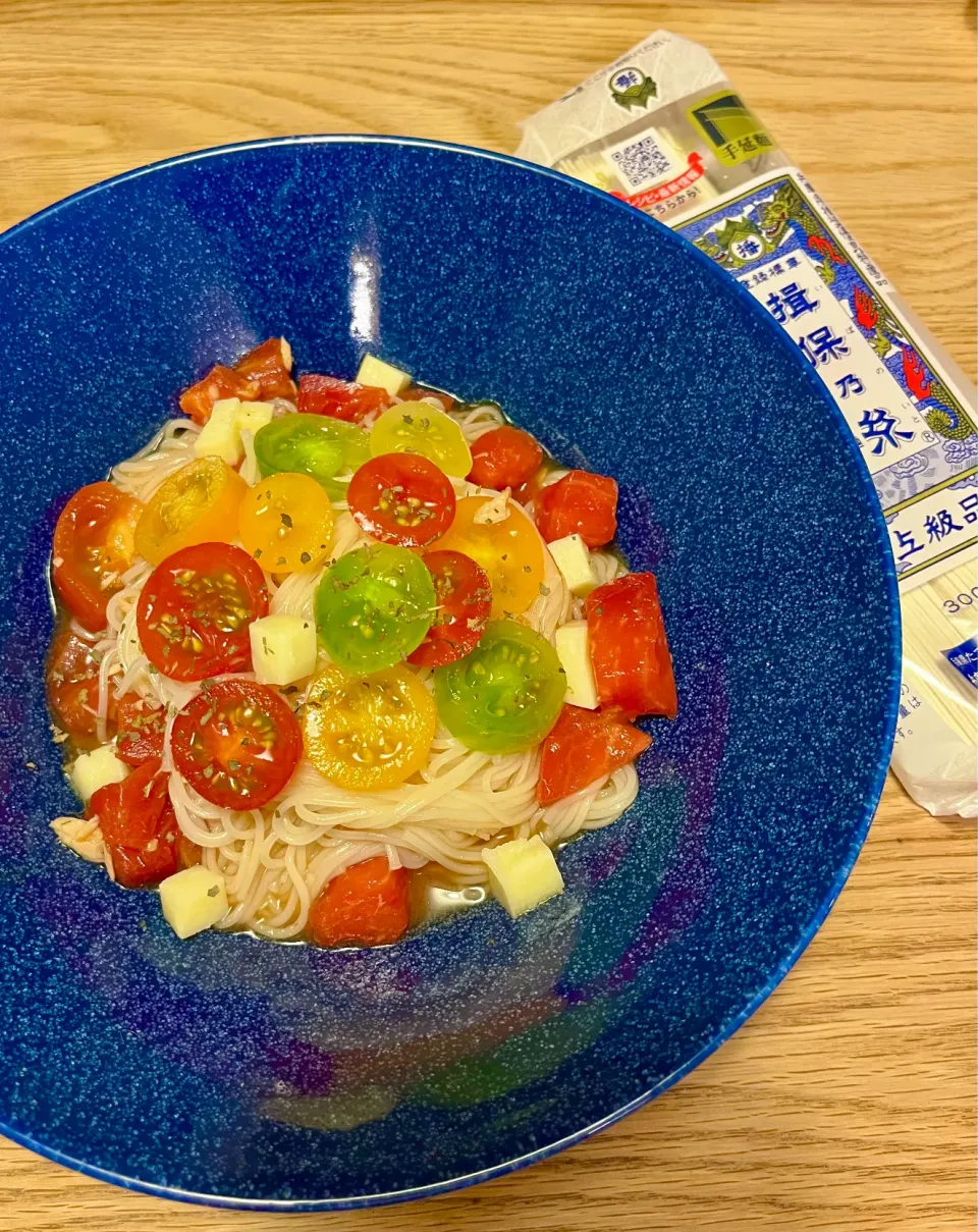 Snapdishの料理写真:揖保乃糸でカッペリーニ風トマトそうめん|わたげさん