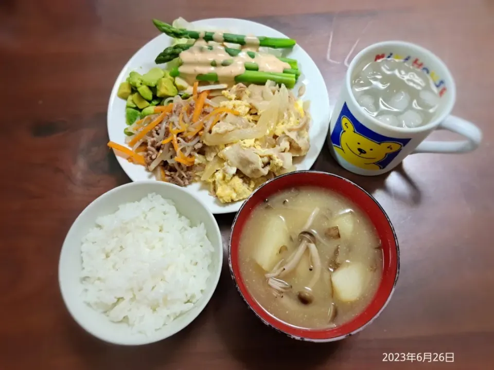 2023年6月26日の晩ご飯
豚肉と玉ねぎの卵とじ
豚挽肉ともやしのとろみ餡かけ
アボカドとアスパラのサラダ
じゃがいもとしめじのお味噌汁
焼酎水割り|ソラ♂のご飯さん