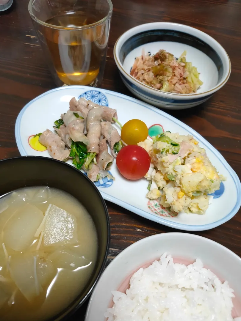 Snapdishの料理写真:今日の晩ごはん
#豆苗の豚バラ巻
#ポテトサラダ
#焼き茄子|ようすけさん