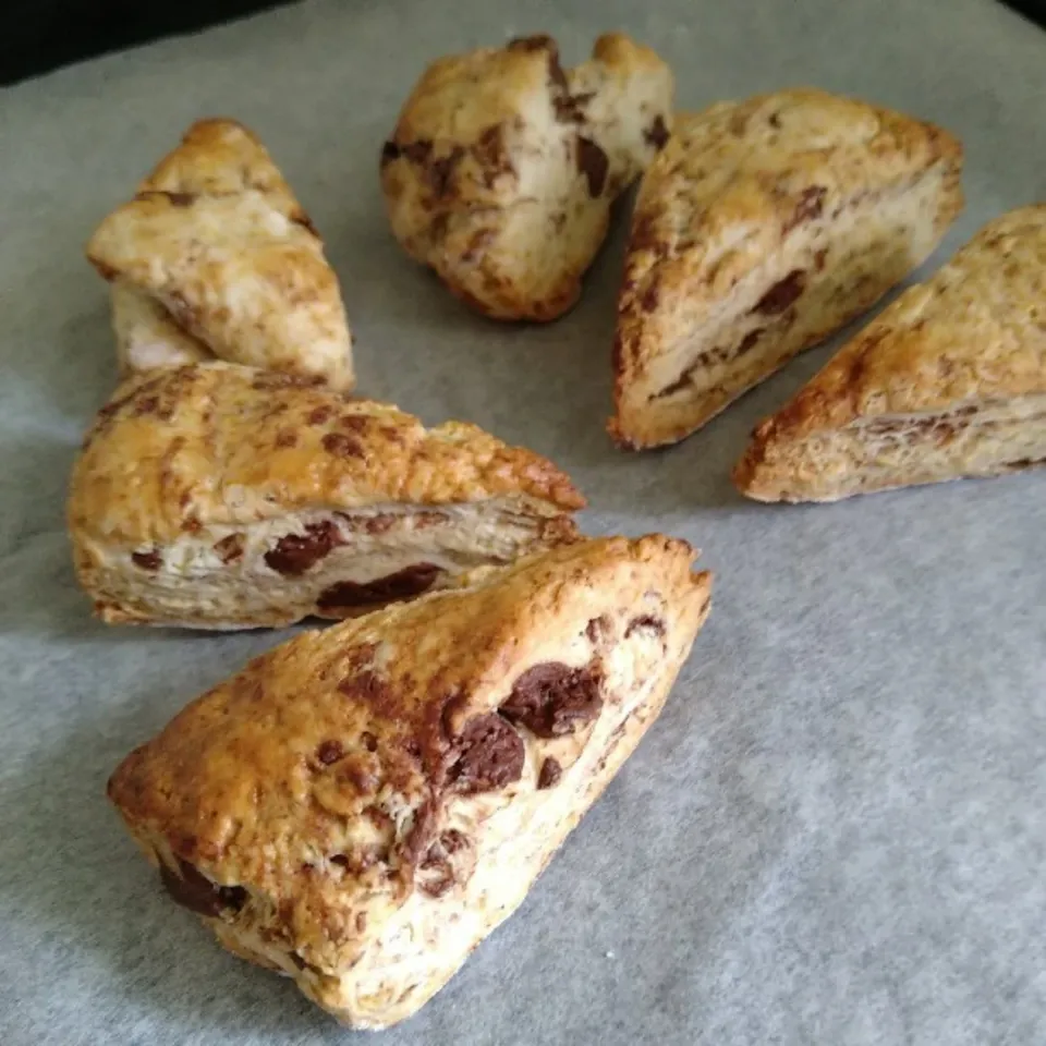 ココナッツオイルのチョコスコーン|トケイソウさん