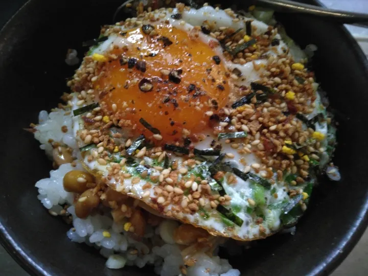 Snapdishの料理写真:なめ茸と肉そぼろ入りショゴス丼|darkbaronさん