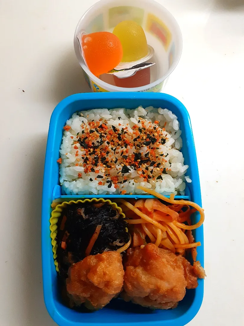 ☆小３弁当☆玄米入り鮭若芽ごはん、ナポリタン、ひじき煮物、唐揚げ、ミニゼリー|ｼｮｺﾗさん