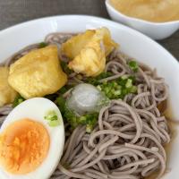 冷たいお蕎麦でランチです。