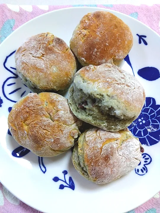 トースターでパン🤗♥️
(ホットケーキミックス200g、絹豆腐100g
頂いた残り🫐ジャム適量、レーズン適量
卵1個、おからパウダーで固さ調整)
180度トースター10分弱かかりました!|m.rafuさん