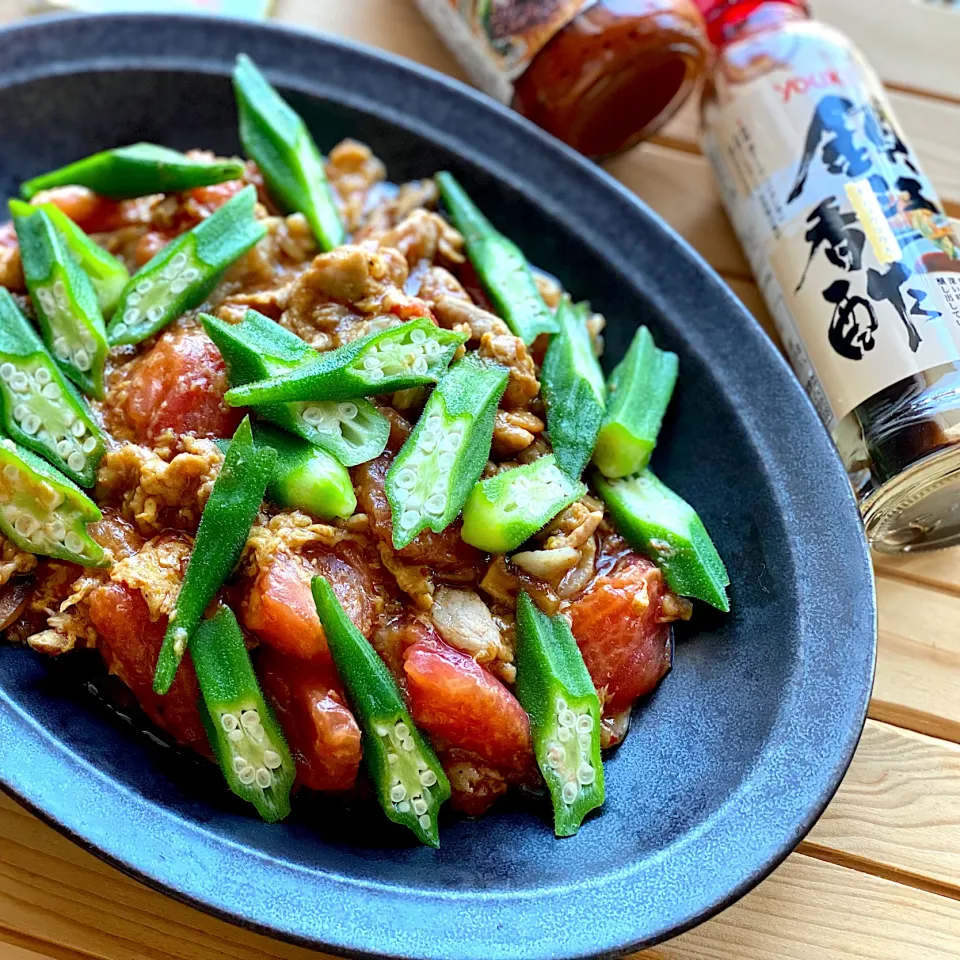 🍅🖤🥓豚肉とトマトの黒酢酸辣炒め|ゆきぽん@ゆきの家飲み料理さん