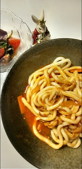 '23．7/28
一人なので作りおきのポークチャップでうどんを和えてみた😋|たえさん