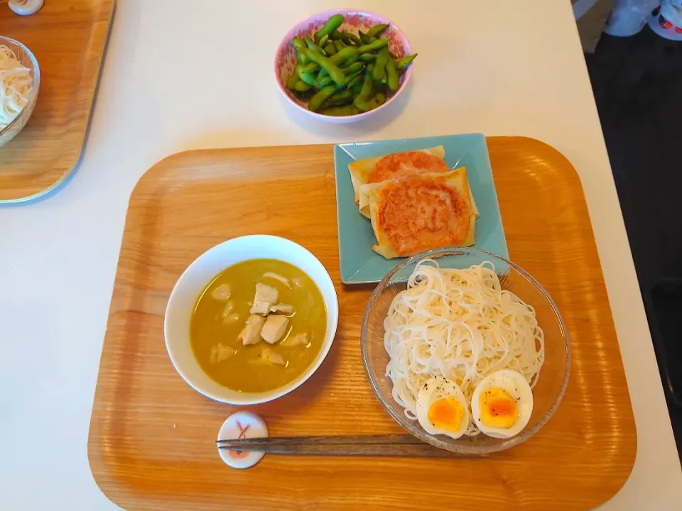 今日の夕食　グリーンカレー、そうめん、トマトの春巻き、枝豆|pinknari🐰🌈さん