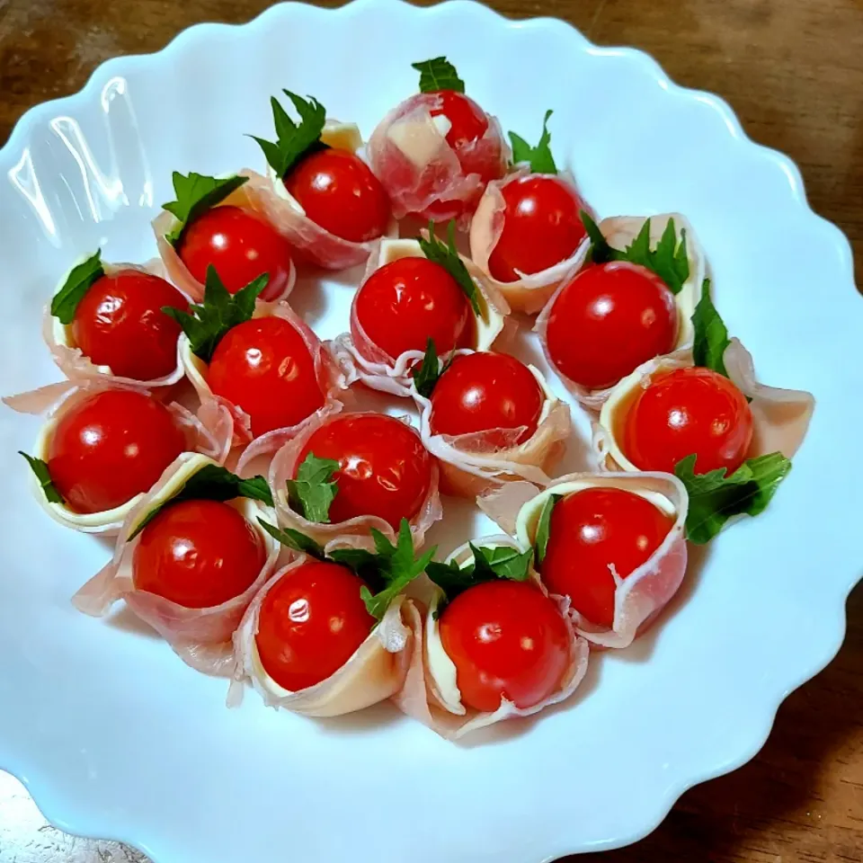 ミニトマトの生ハムチーズ巻き|あかね空さん