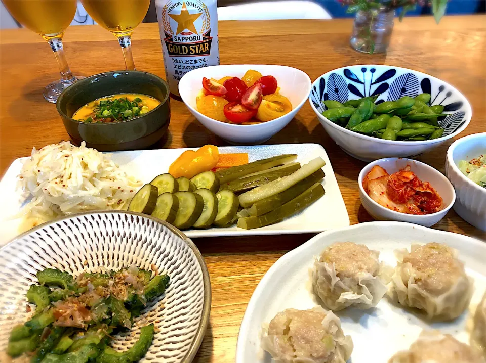 Snapdishの料理写真:夏野菜がいっぱい　ゴーヤの塩胡椒炒め　ピクルス　ザワークラウト　トマトサラダ　etc|じゅんさんさん