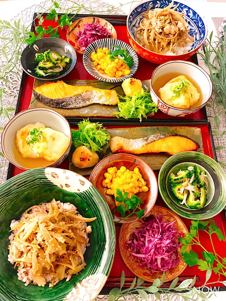 ちゃんとごはん😋鶏ごぼうそぼろ丼定食🥰🍻|ゆかこさん