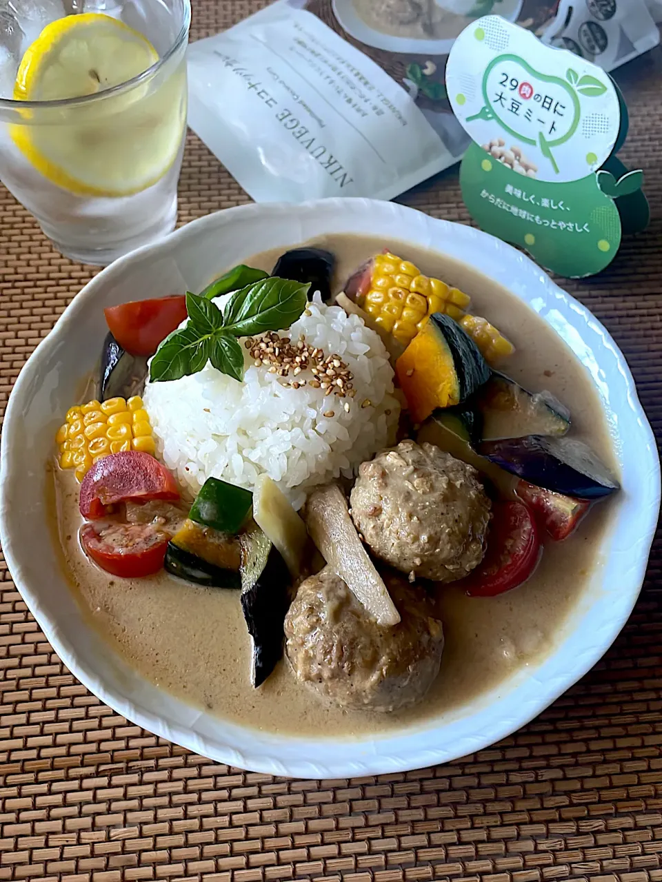 今日のランチは🥥ココナッツカレー〜肉の日に大豆ミート♡|とんちんさん