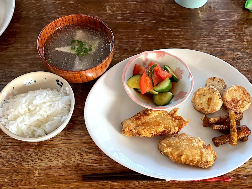 手羽先唐揚げ・長芋フライ・甘辛牛蒡・胡瓜トマトサラダ・ご飯・鶏スープ|ちびろ菌さん