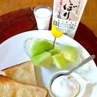 Snapdishの料理写真:おいしい牛乳と父のパン|mimosaさん