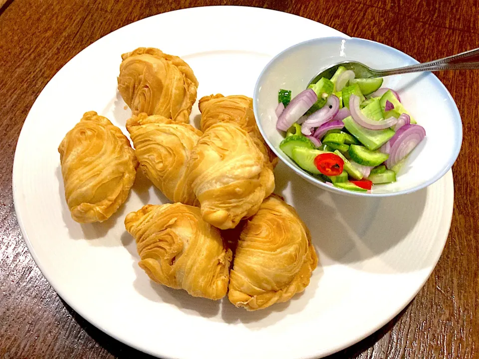 Chicken curry puff|Jutharat Nathalangさん