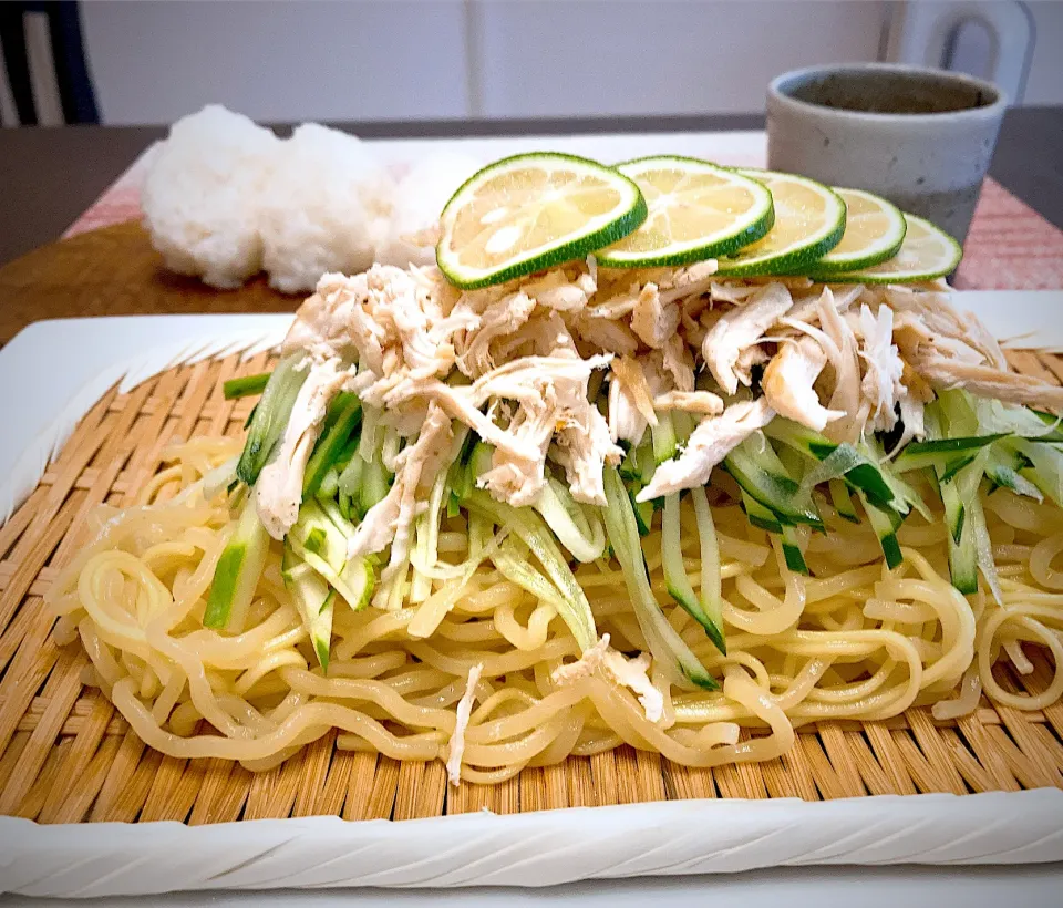 Snapdishの料理写真:7/30 きゅうりたっぷり和風冷やしつけ麺|あーるさん