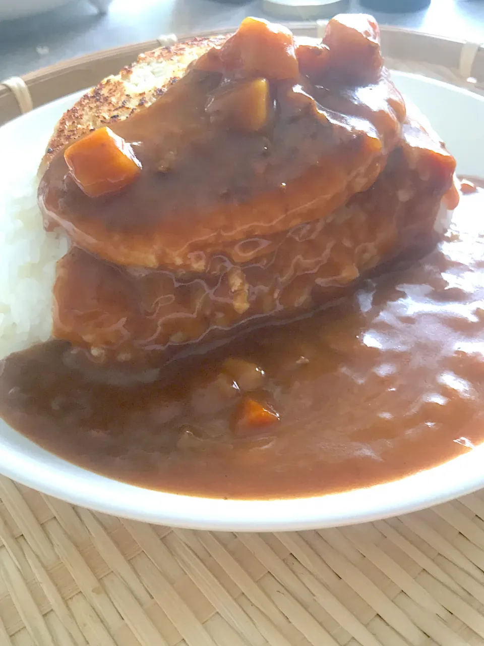 崖の上の豆腐ハンバーグカレー|ひらけごま@たかさん