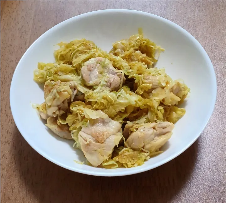 鶏モモ肉とキャベツのカレー炒め|ナナさん