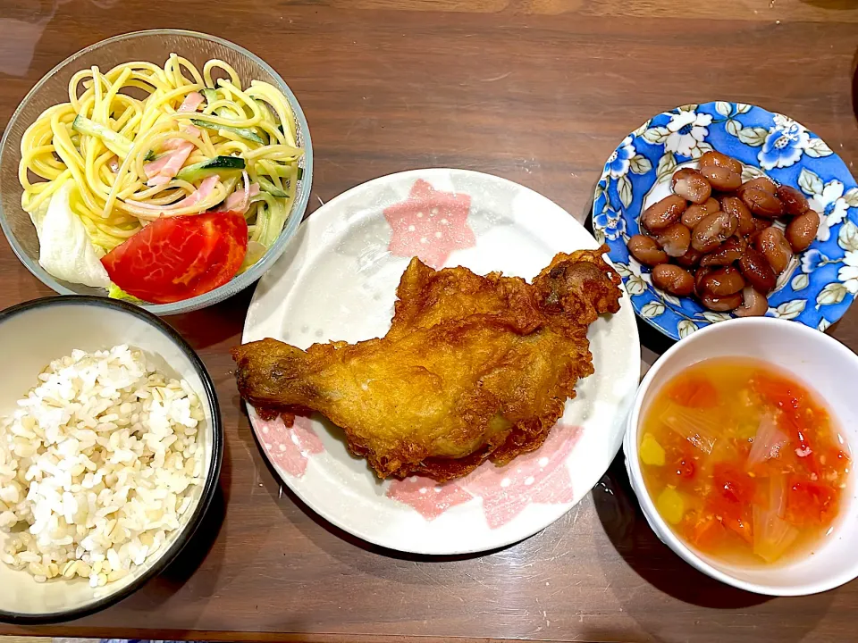 Snapdishの料理写真:頂き物チキンレッグ　夏野菜の塩麹スープ　煮豆　サラスパ|おさむん17さん