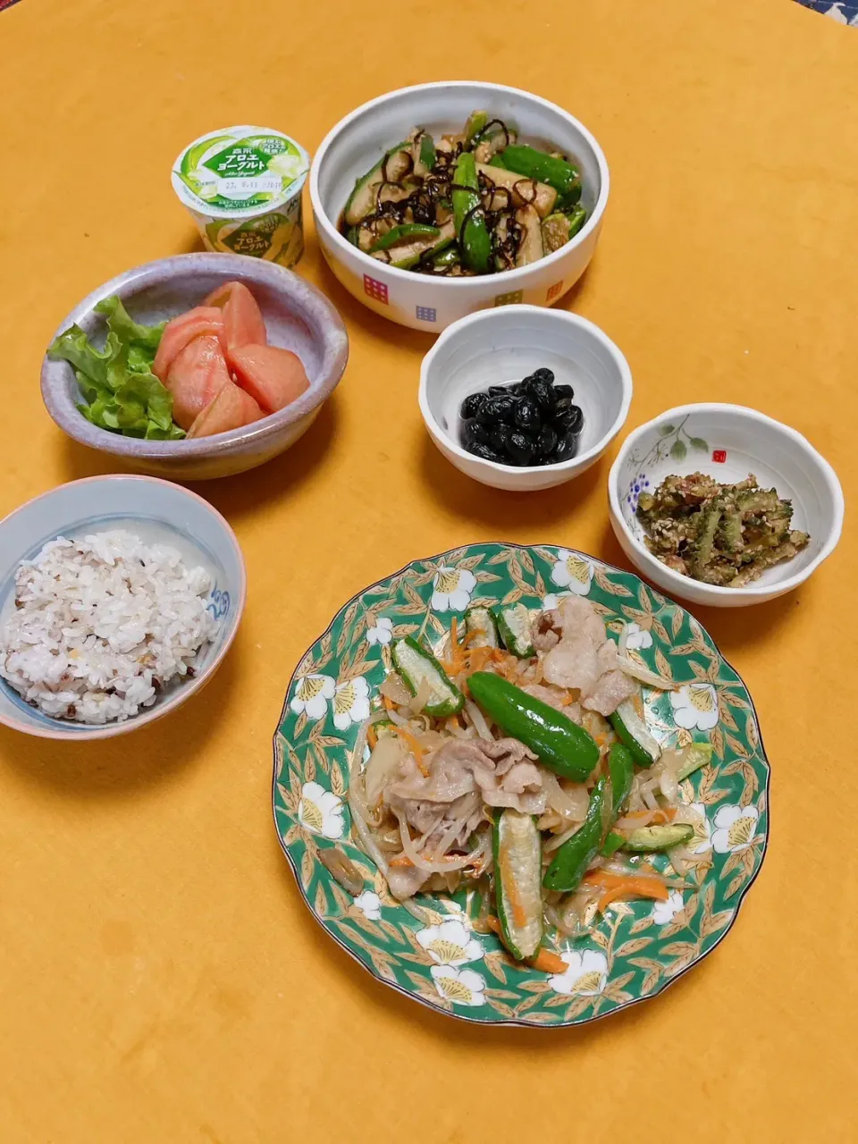 grandmaの晩ごはん☆ 今夜は干しキュウリの豚肉､野菜炒め…干しキュウリのQちゃん漬け風…ゴーヤの梅肉和え…で頂きます|kaoriさん