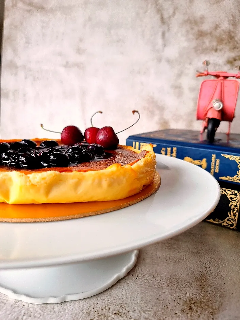 Snapdishの料理写真:Blueberry Basque Cheesecake|Venkat Royさん