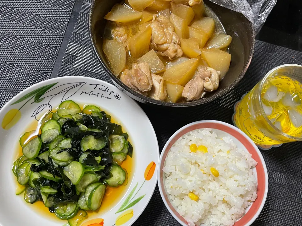 [とうもろこしご飯]と[鶏もも肉と大根煮]と[きゅうりとワカメの酢の物]|陽 香さん