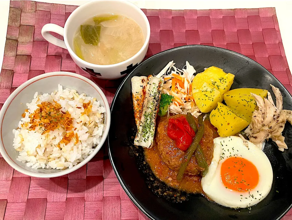 中学生息子のお昼ご飯🍚ハンバーグランチ🍙🍖|Snow10さん