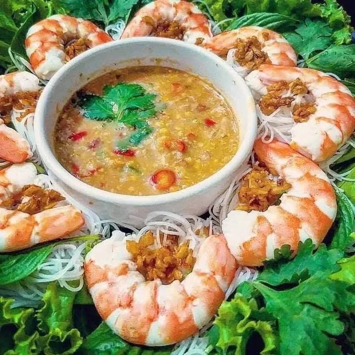 タイ🇹🇭バンコクのシーロムのレストランでエビ🦐料理を注文でも名前がわからない　でもソースが美味かった|Mikoshiba Kazutoshiさん