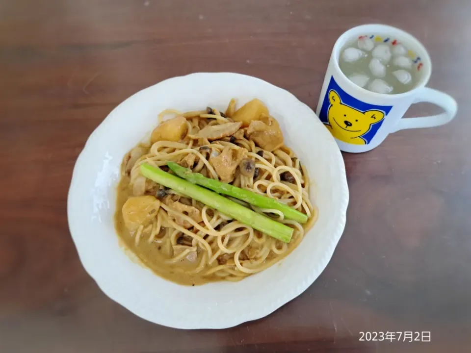 Snapdishの料理写真:2023年7月2日の昼ご飯
カレーパスタ
焼酎水割り|ソラ♂のご飯さん