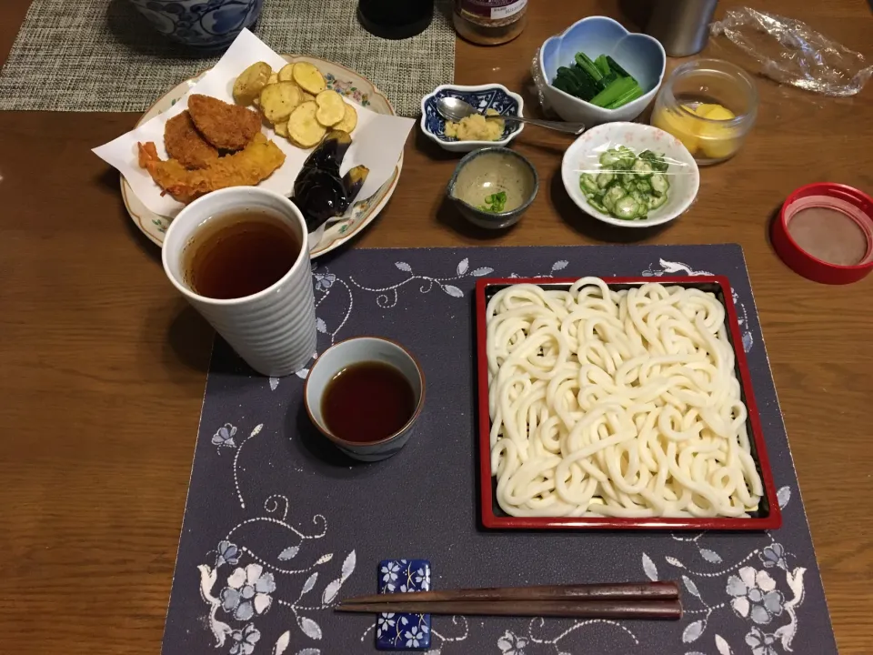 ざるうどん、揚げ物盛り合わせ(昼飯)|enarinさん