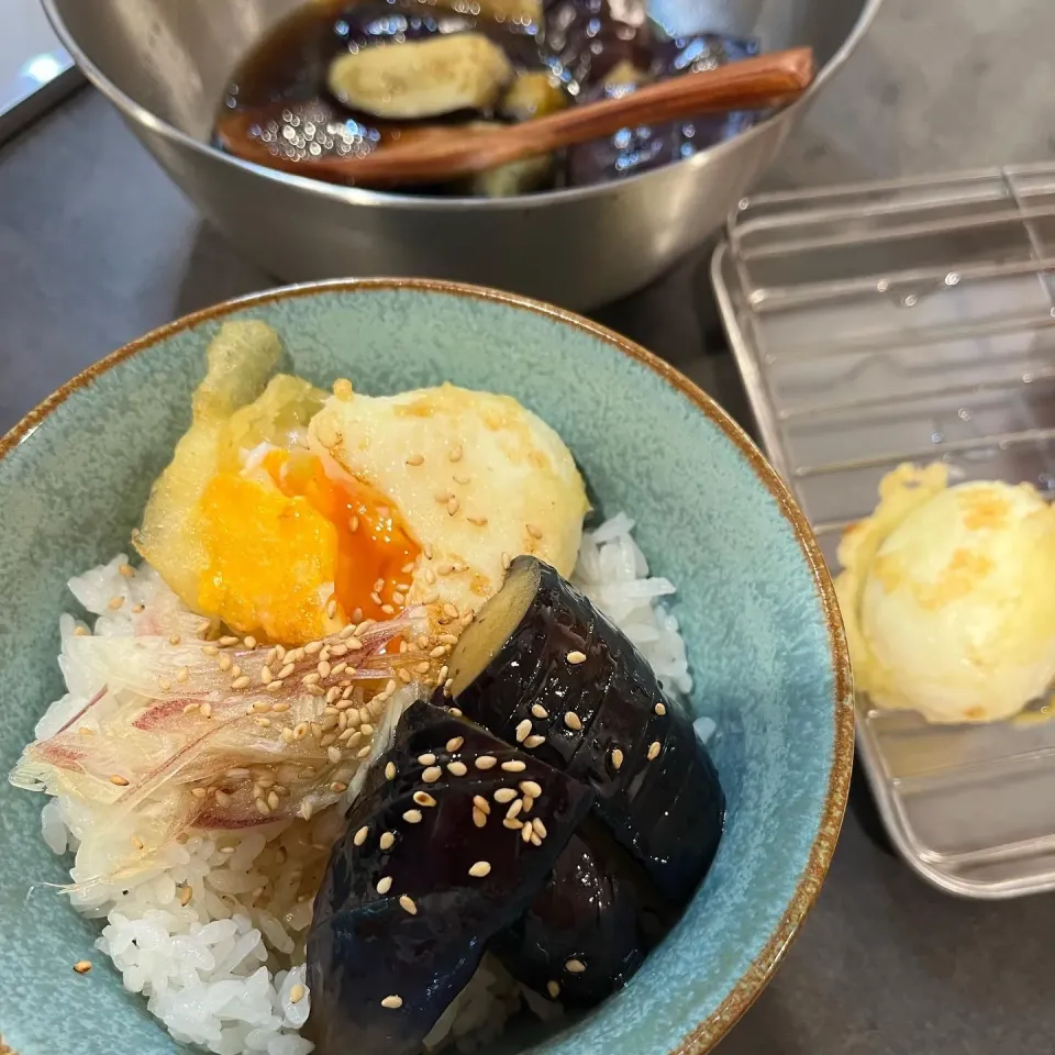 Snapdishの料理写真:ナスと卵の揚出し丼|biscccoさん